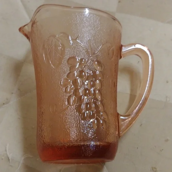 Pink glass milk/cream pitcher - Picture 2 of 5